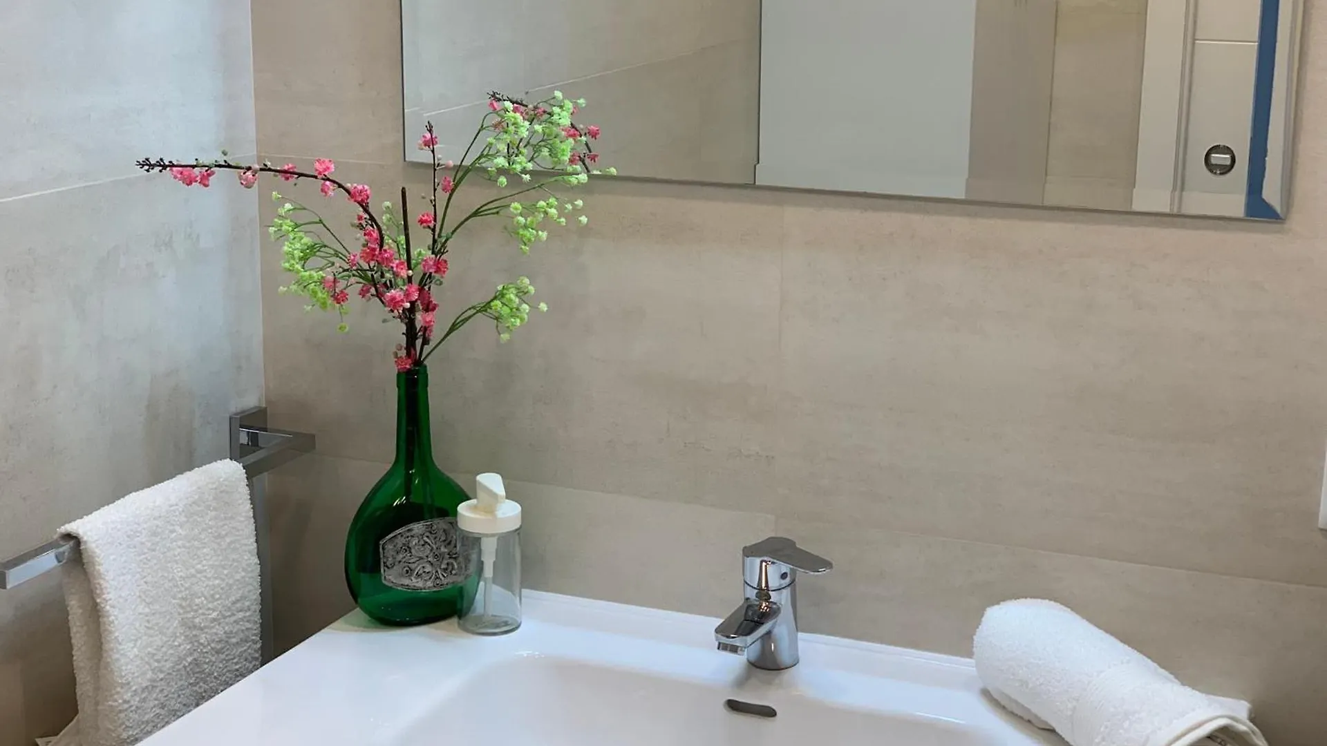 Apartment For Two In The Heart Of Nerja Spain